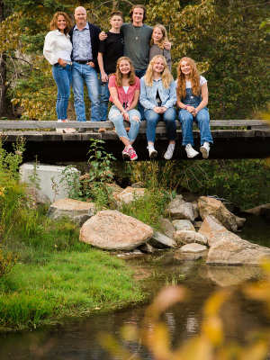 Rob Gray with his Wife Joanne and 6 children